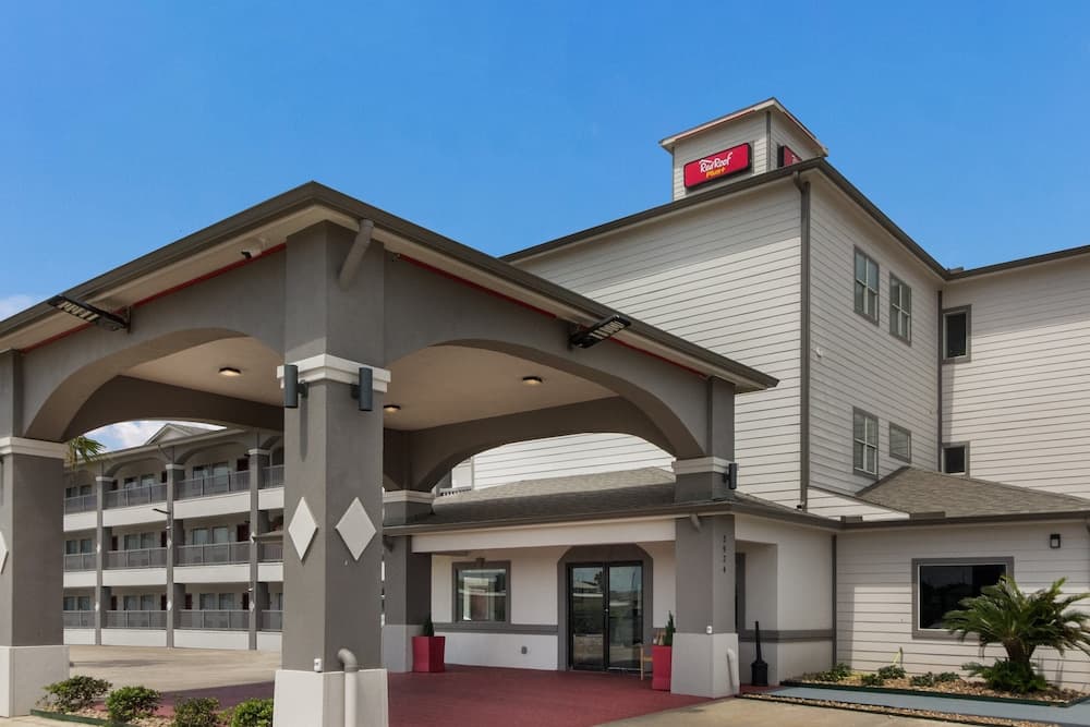 Red Roof Inn Plus+ Galveston - Beachfront