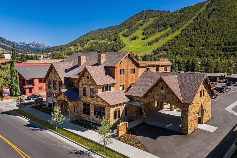 Elk Country Inn