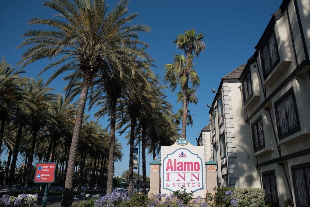 Alamo Inn & Suites
