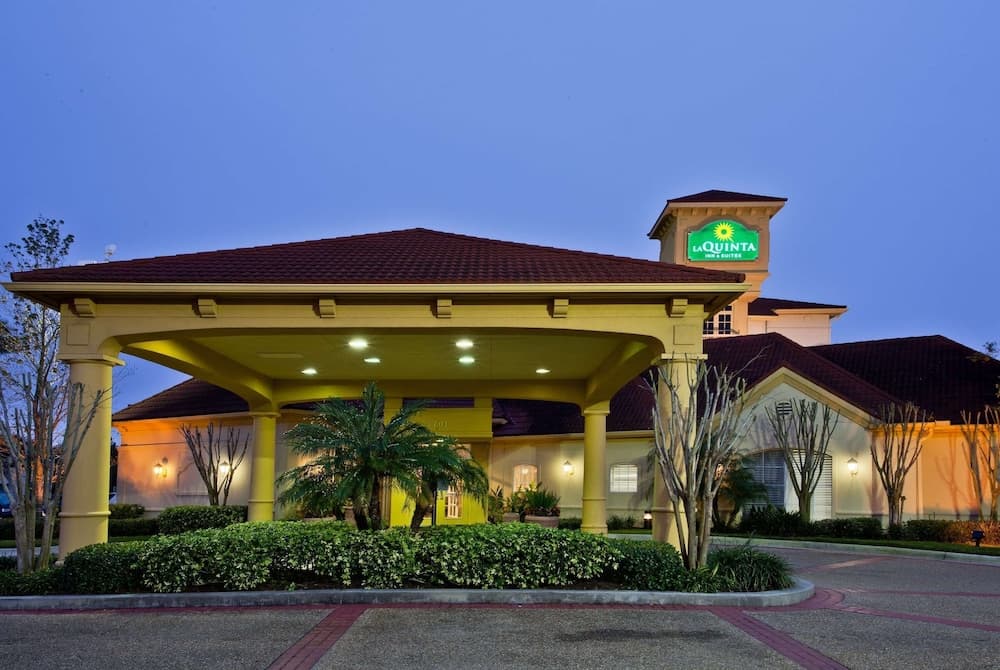 La Quinta Inn & Suites by Wyndham USF (Near Busch Gardens)