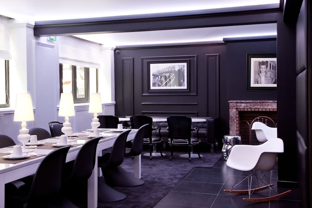 Lobi dinlenme salonu