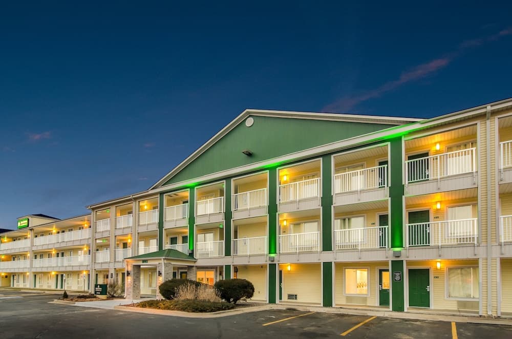 HomeTowne Studios by Red Roof Lake Charles - Sulphur