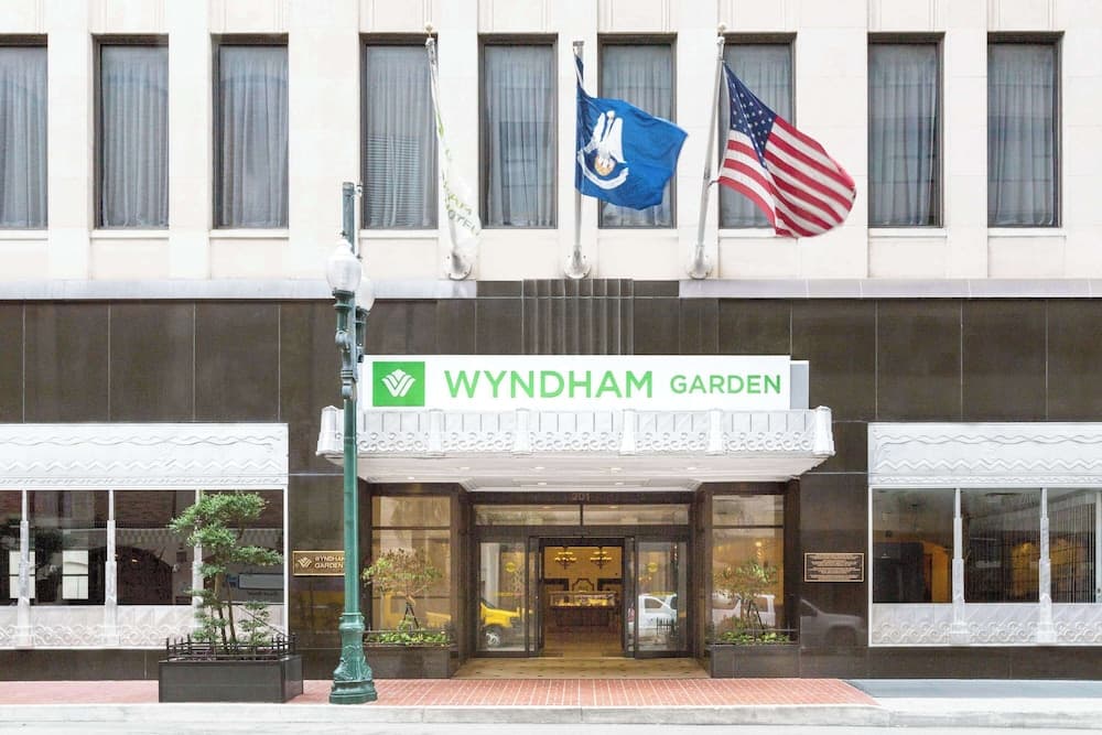 Wyndham Garden Hotel Baronne Plaza