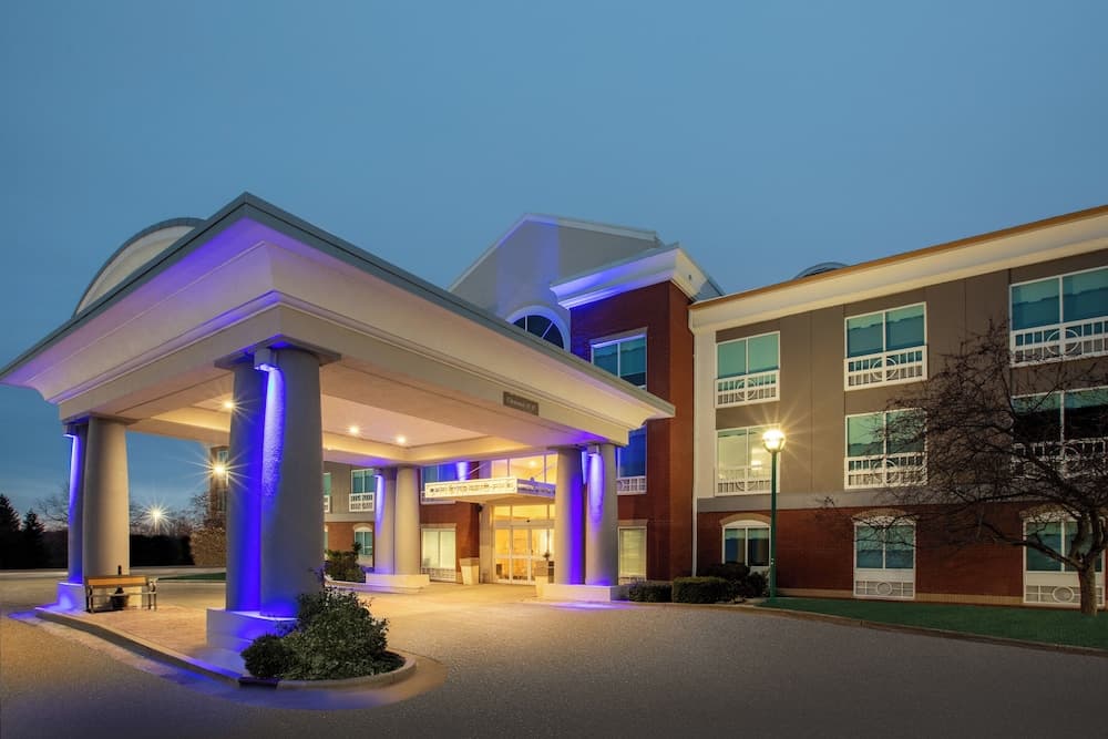Holiday Inn Express Hotel & Suites Grand Rapids-North by IHG