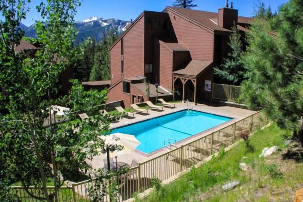Mammoth Ski & Racquet Club