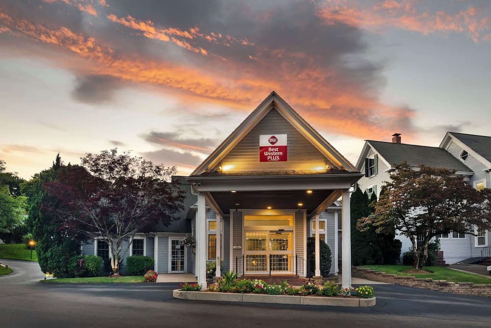 Best Western Plus Cold Spring