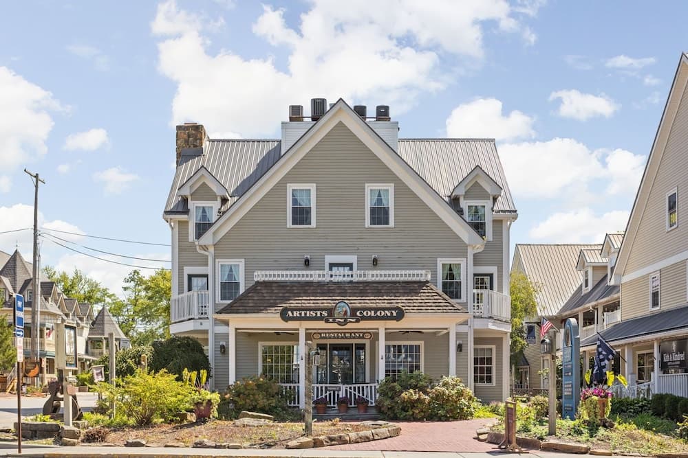 Artists Colony Inn