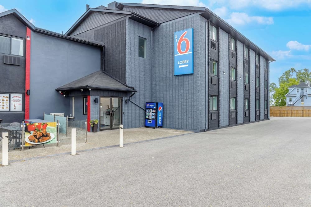 Motel 6 Niagara Falls, ON – Near the Falls