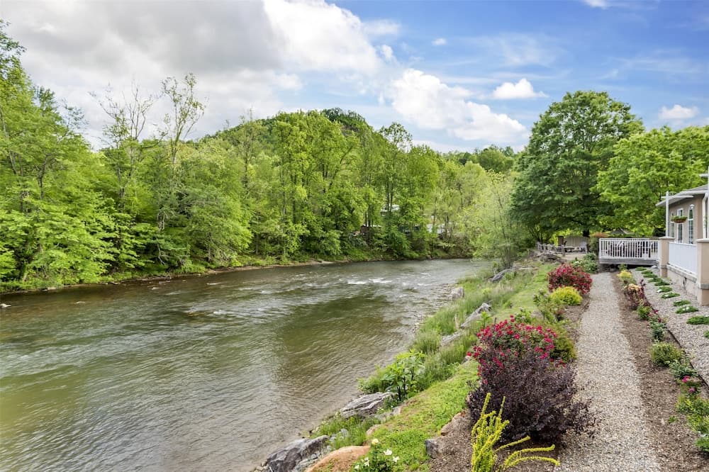 Best Western Plus River Escape Inn & Suites