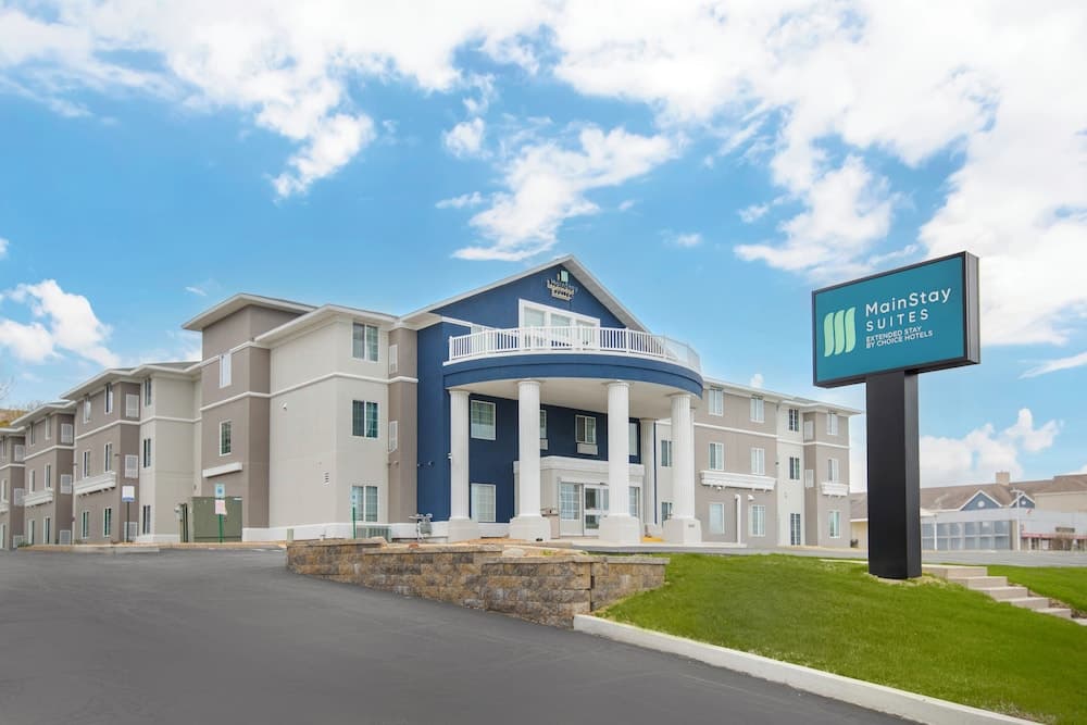 MainStay Suites Madison Airport