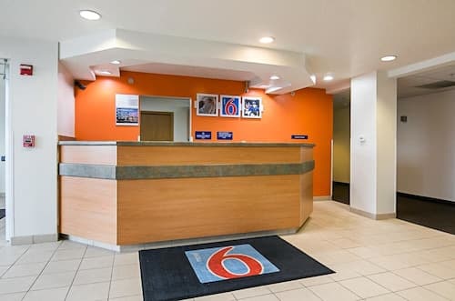 Motel 6 Sycamore, IL