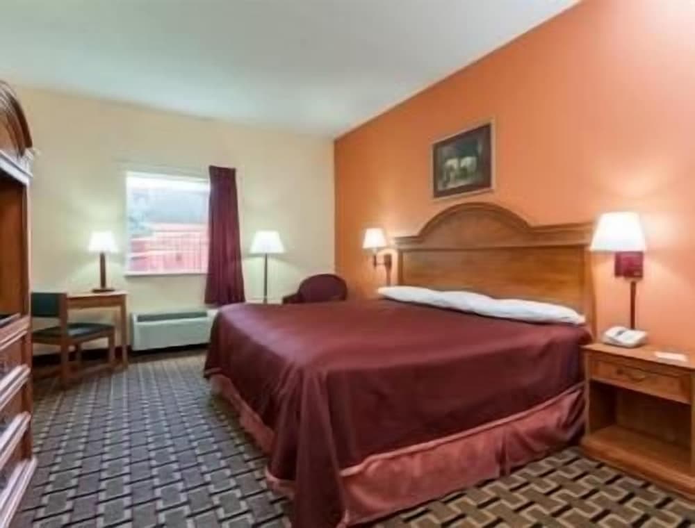 Howard Johnson by Wyndham Airport