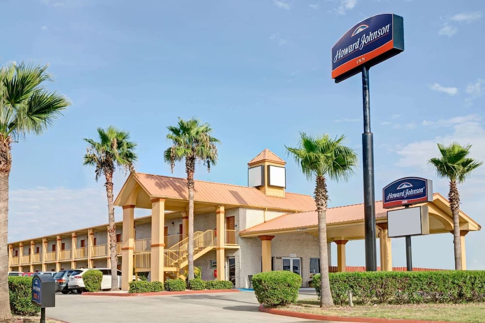 Howard Johnson by Wyndham Galveston