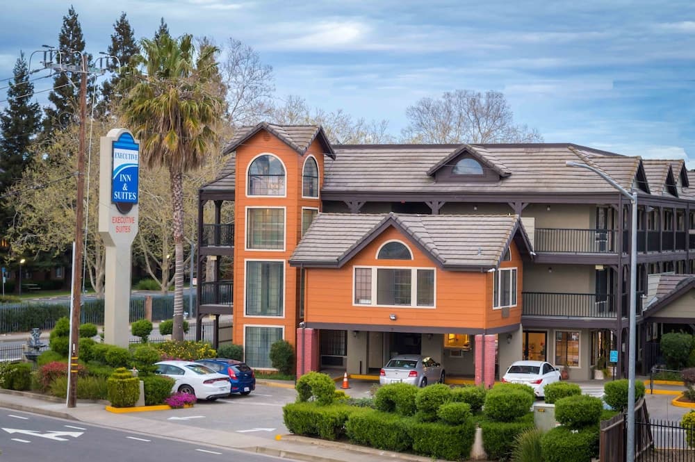 Executive Inn and Suites