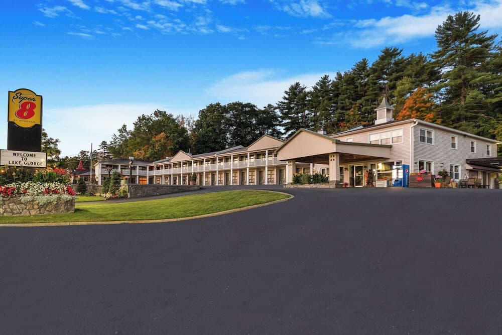 Super 8 by Wyndham Lake George/Downtown