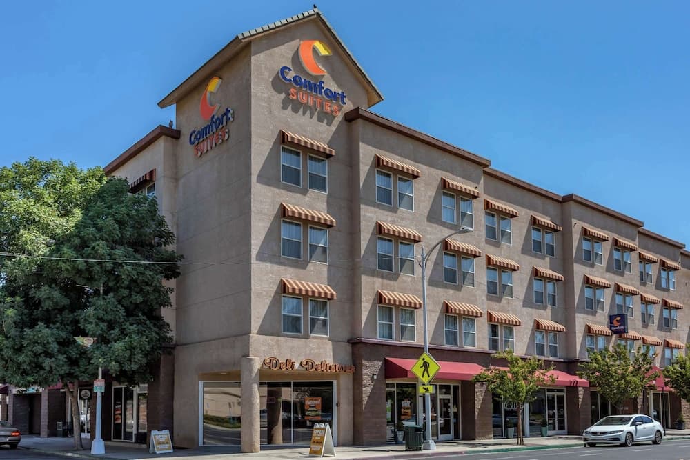 Comfort Suites Visalia Convention Center