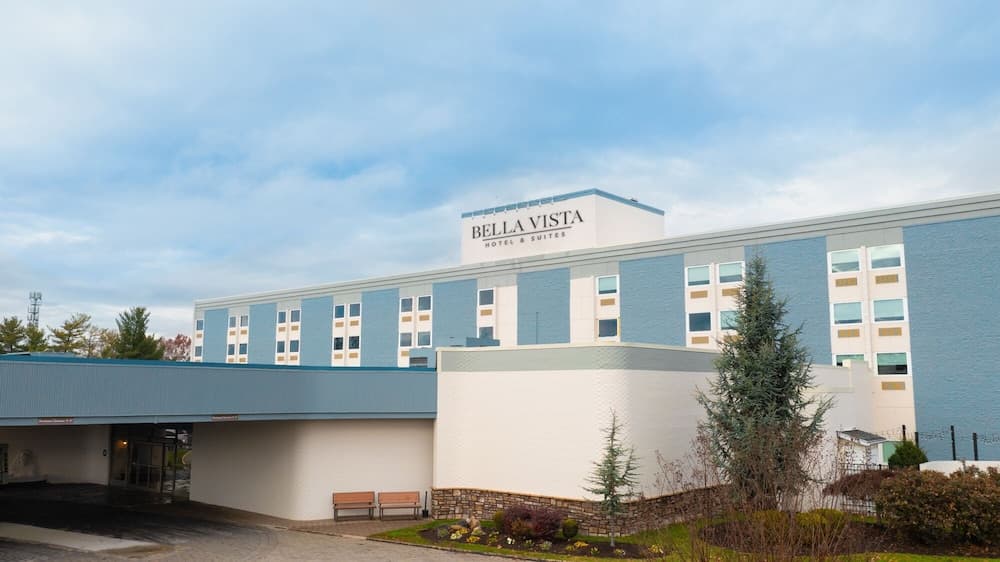 Bella Vista Hotel & Suites
