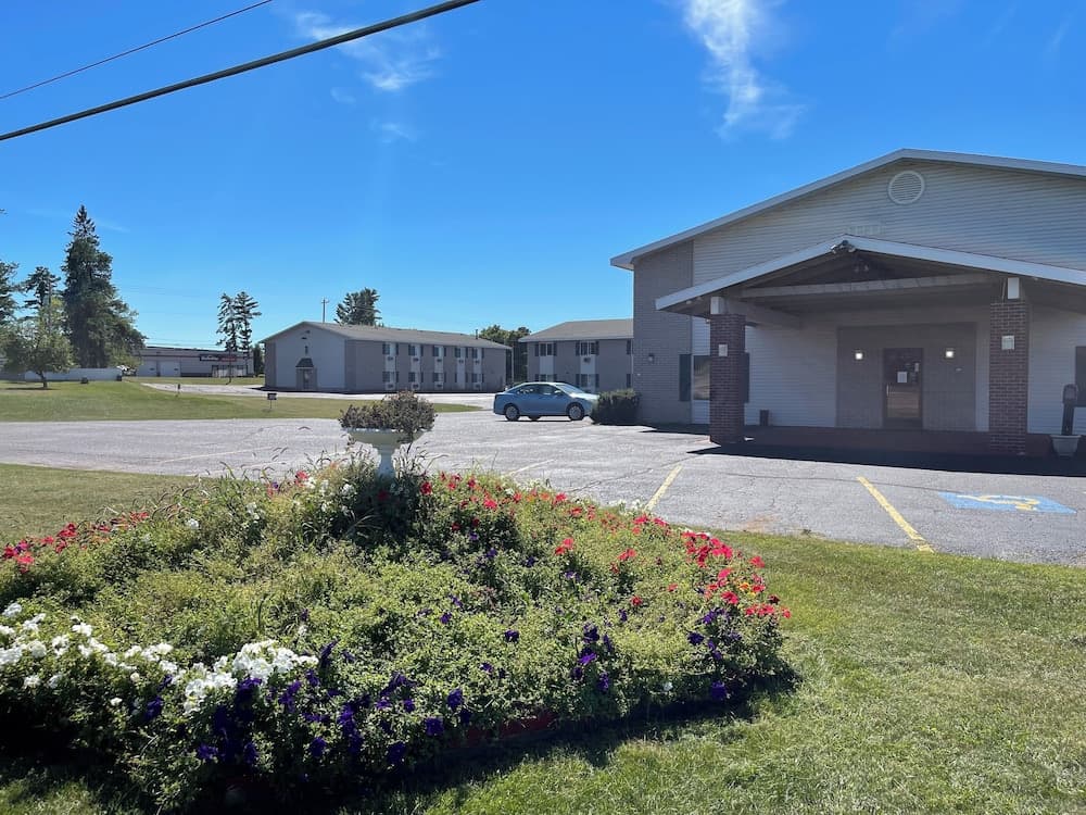 Hotel Iron Mountain Inn & Suites