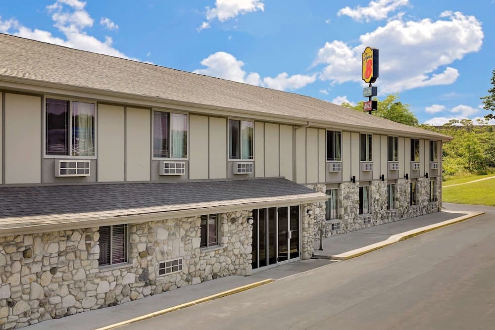 Super 8 by Wyndham Sturgeon Bay