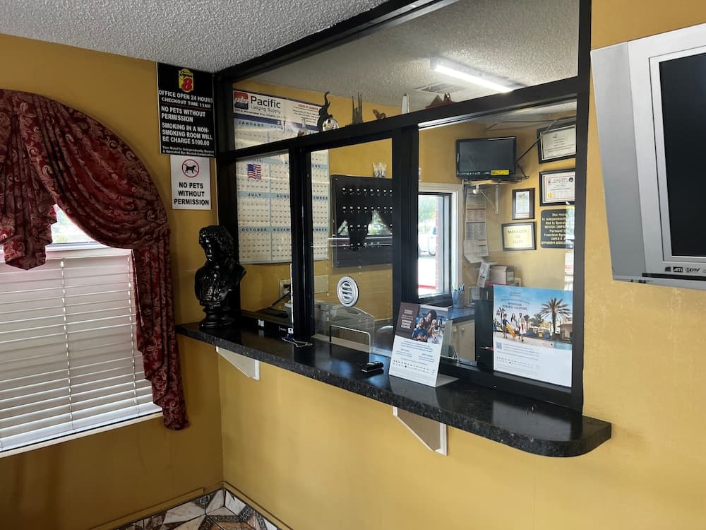 Express Inn & Suites