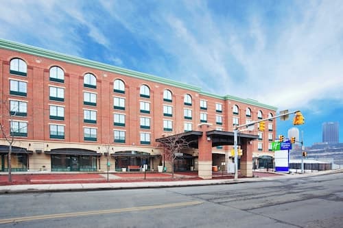 Holiday Inn Express Hotel & Suites Pittsburgh-South Side by IHG