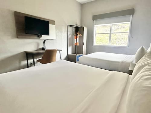 Comfort Inn & Suites Cartersville - Emerson Lake Point