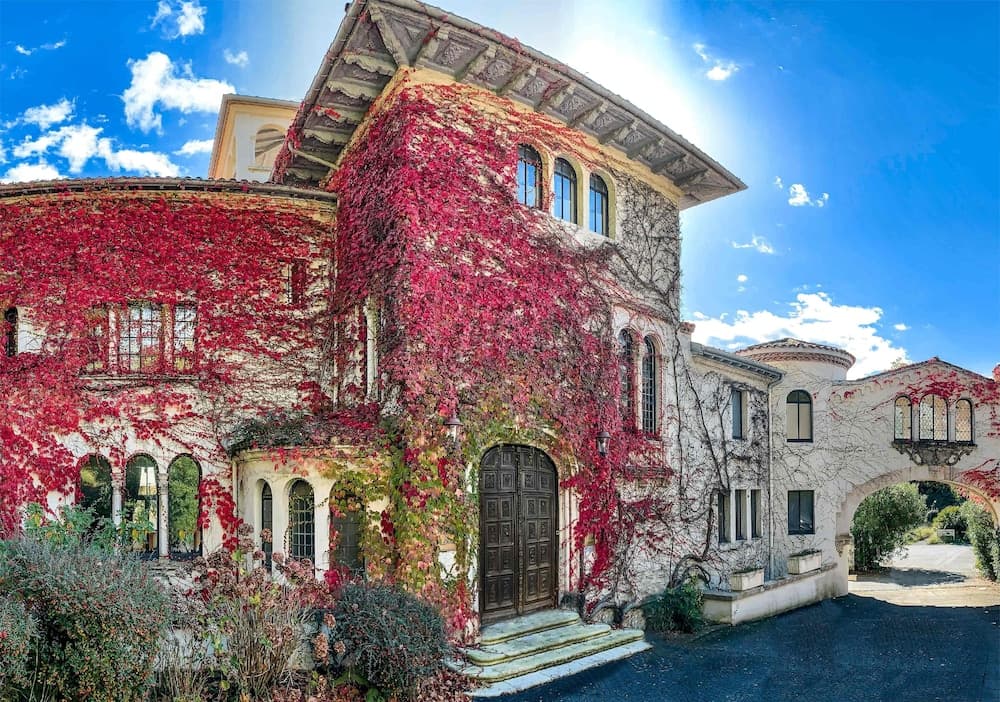 Brindos, Lac & Château