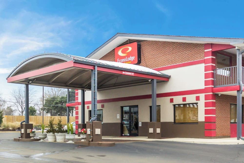 Econolodge Inn & Suites