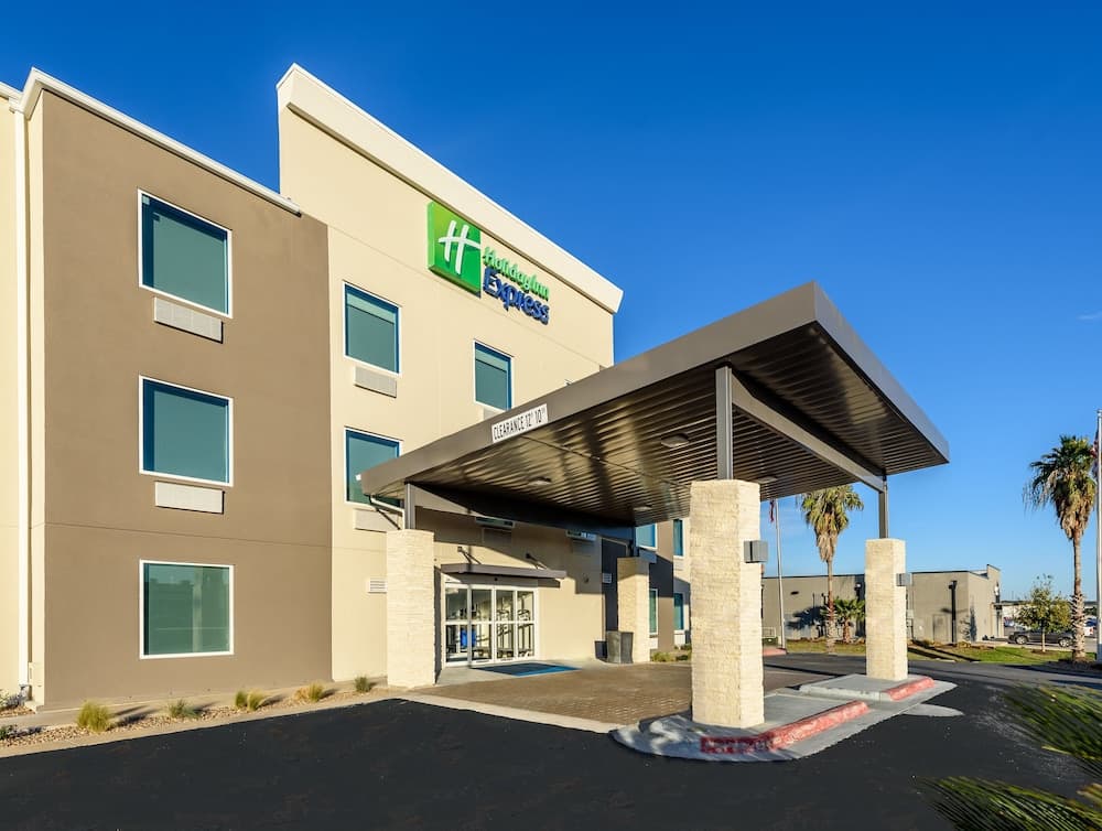 Holiday Inn Express Hotel & Suites Bastrop by IHG