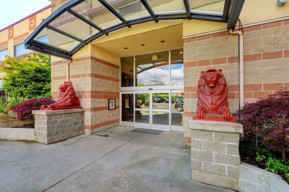 Red Lion Inn and Suites