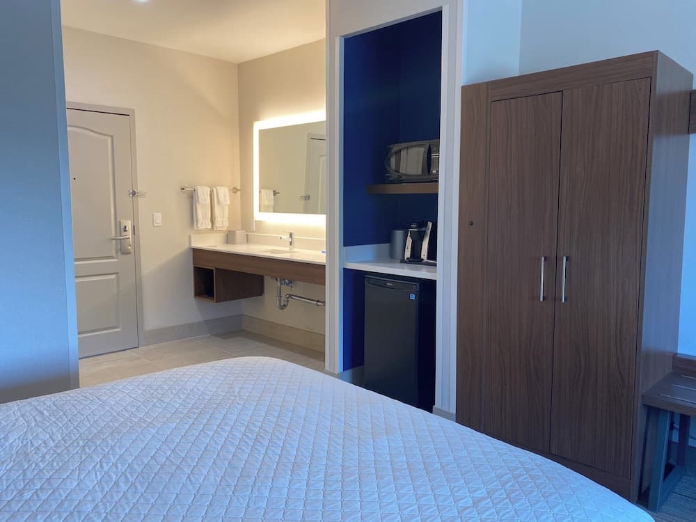 Holiday Inn Express & Suites Mountain View Silicon Valley by IHG