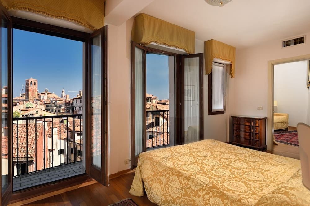 Torre dell'Orologio Suites