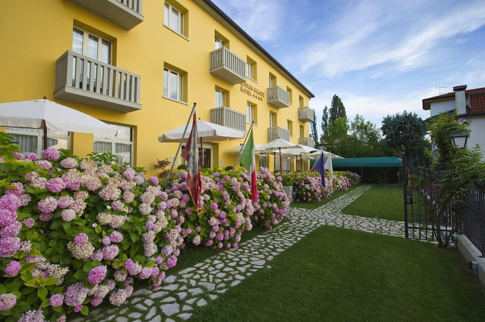 Viktoria Palace Hotel