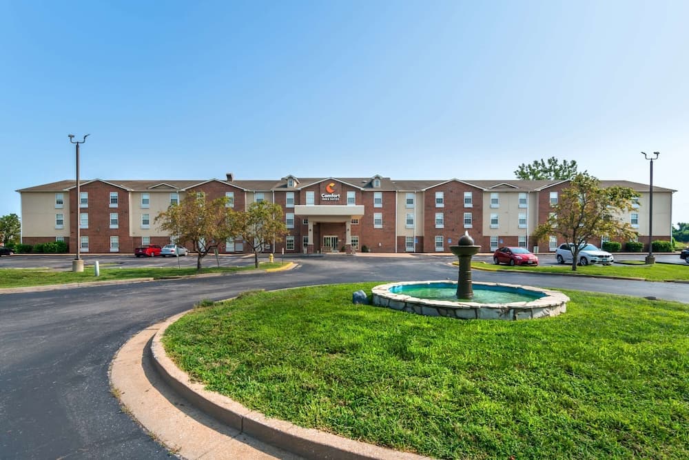 Comfort Inn & Suites St. Louis - Chesterfield