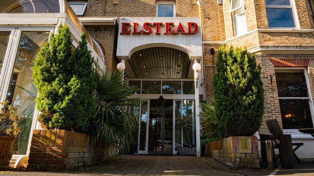 Elstead Hotel