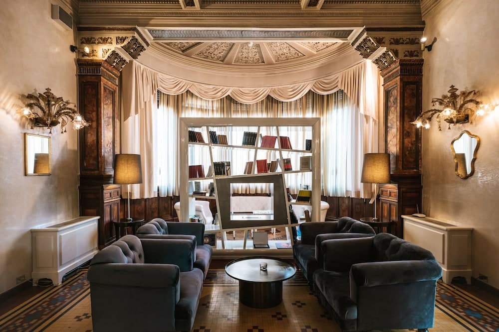 Lobi dinlenme salonu