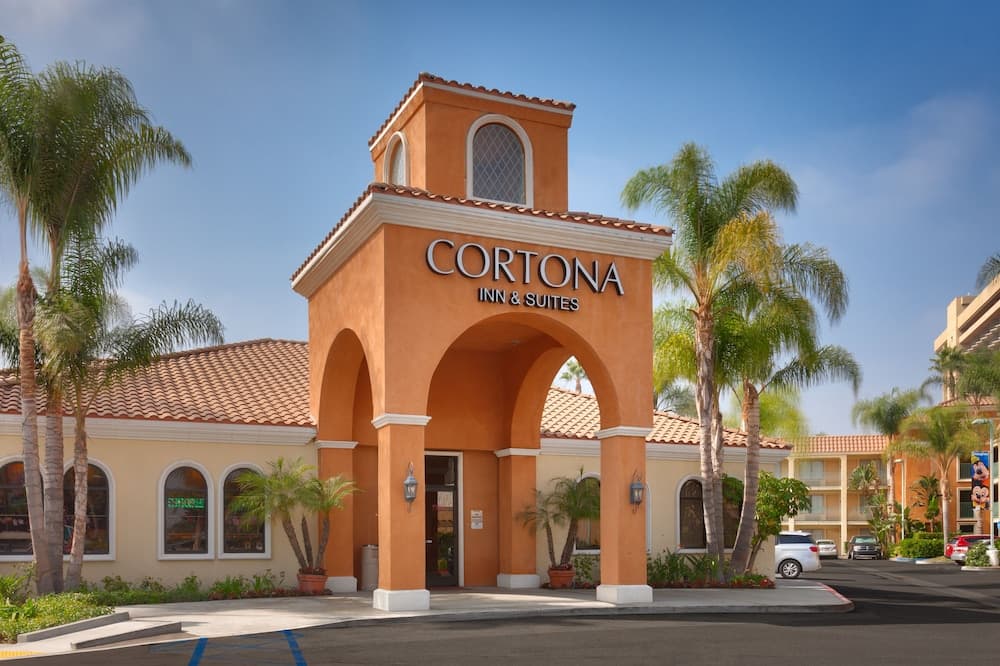 Cortona Inn & Suites Anaheim Resort