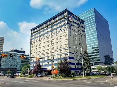 Coast Calgary Downtown Hotel & Suites by APA