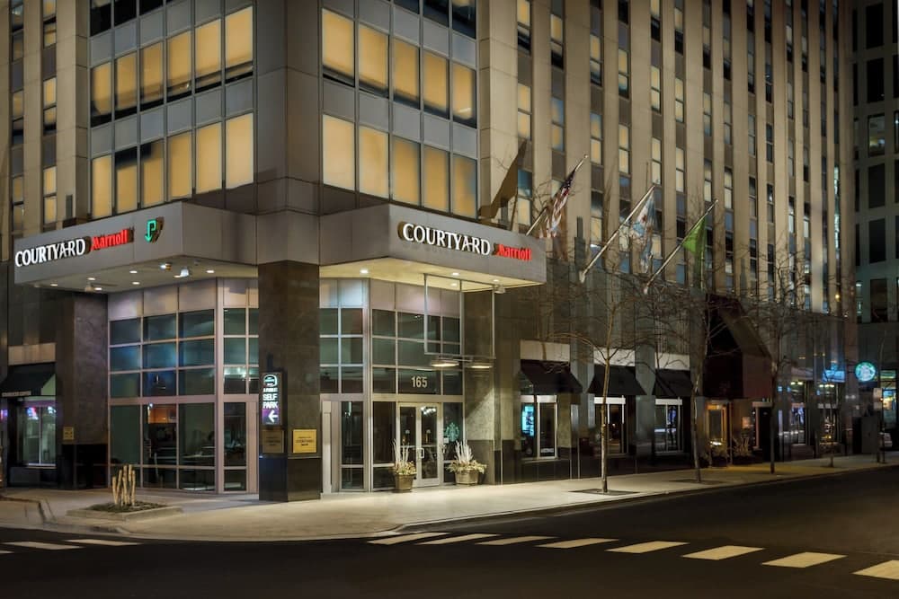 Courtyard by Marriott Chicago Magnificent Mile