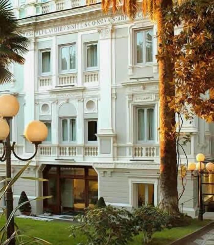 Hotel Flora