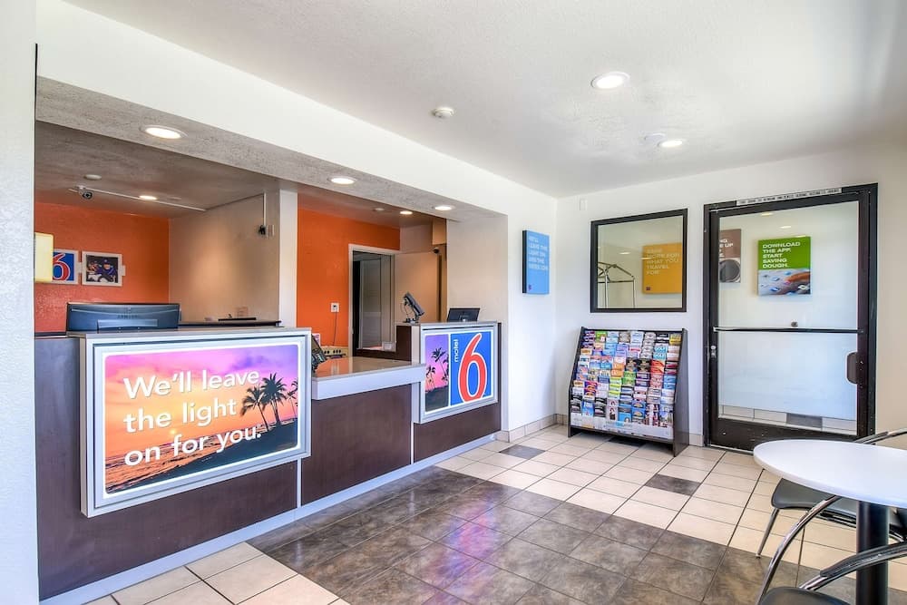Motel 6 Corona, CA