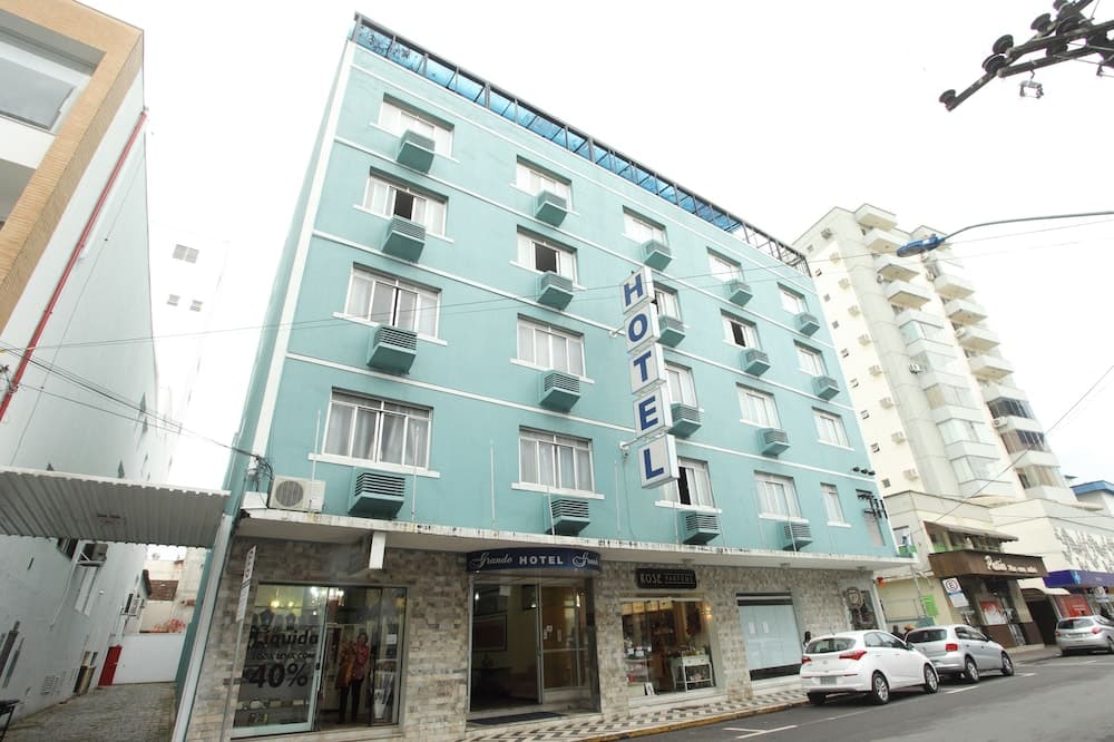 Konaklama yerinin ön cephesi