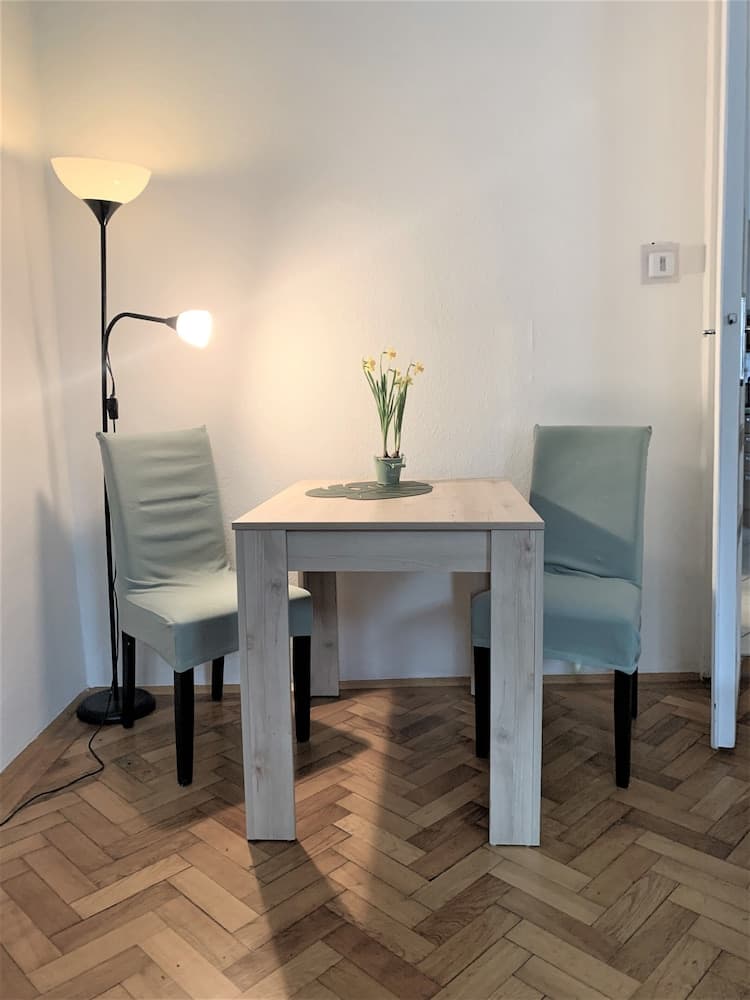 Odada yemek servisi