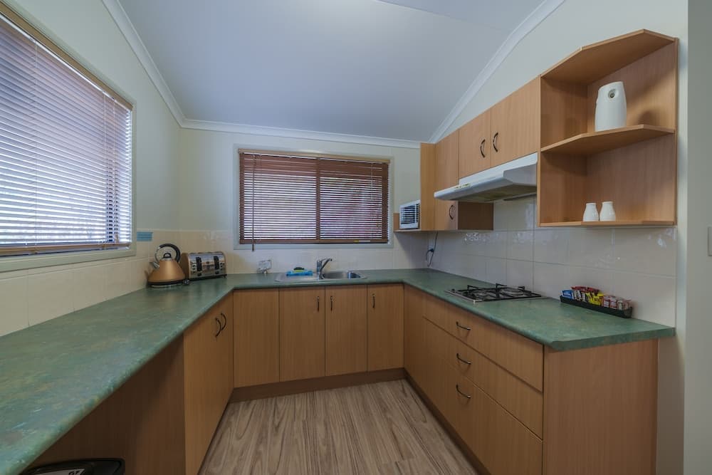 Capricorn Caves - Caravan Park
