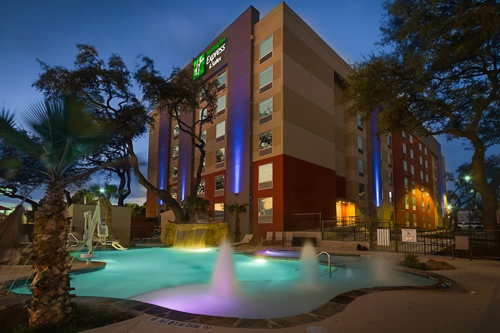 Holiday Inn Express & Suites San Antonio Medical-Six Flags by IHG