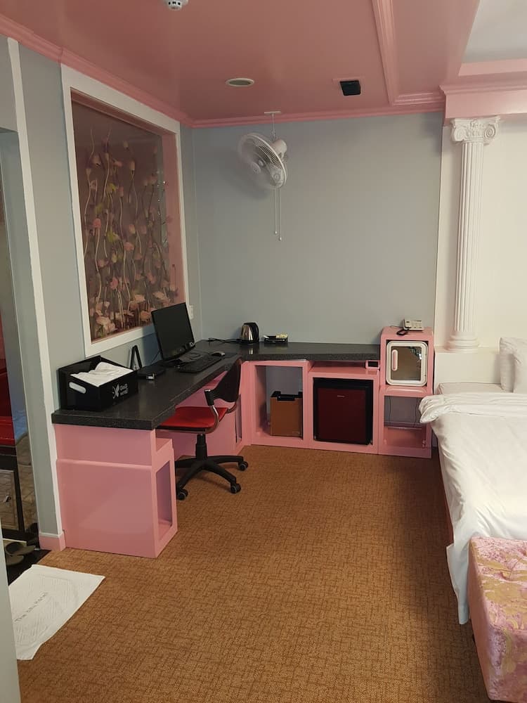 Thebay Hotel