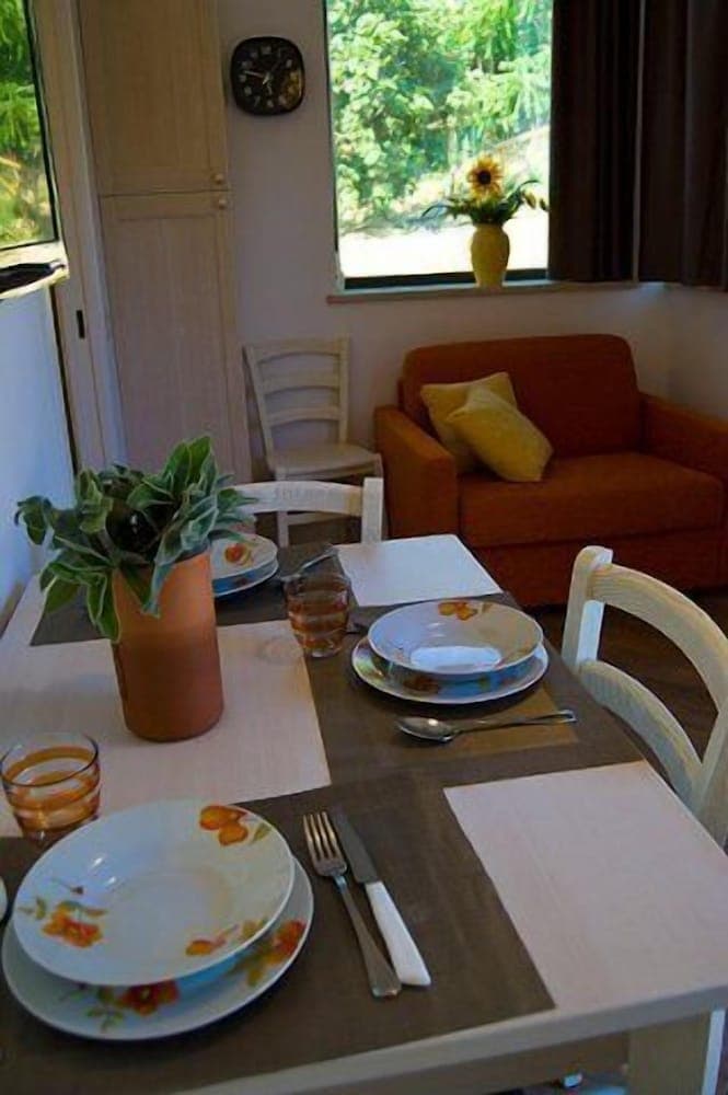 Odada yemek servisi