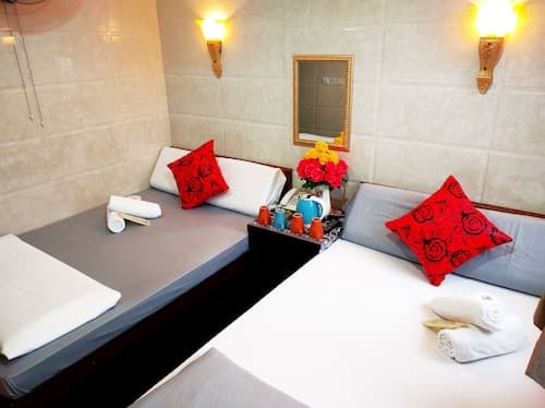 Paris Guest House (E4, 10/F)