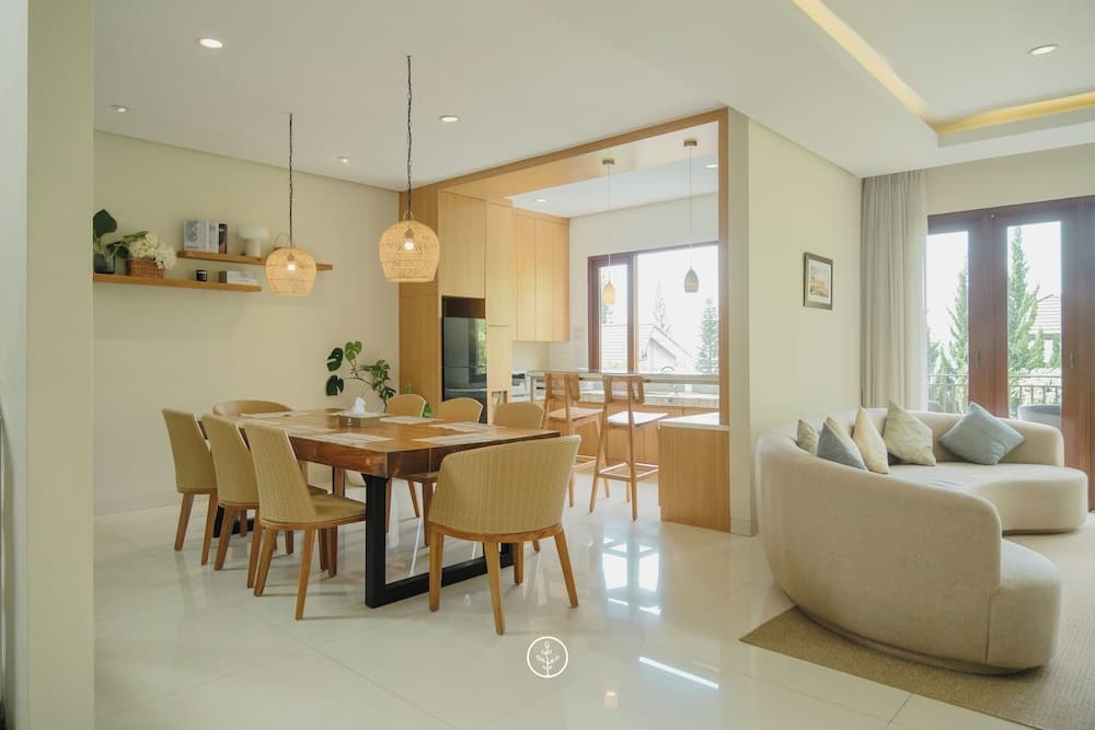 BreezeBlows City View 5BR with Pool + Familly Room