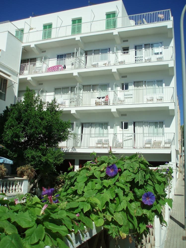 Hostal Ca's Bombu